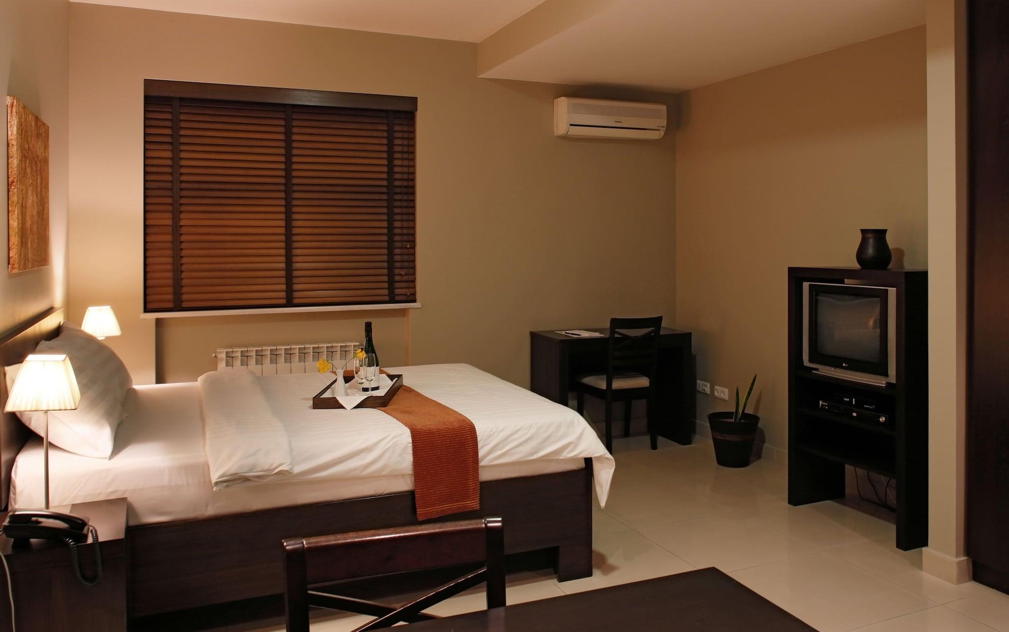 Hotel Meg Γιερεβάν Εξωτερικό φωτογραφία