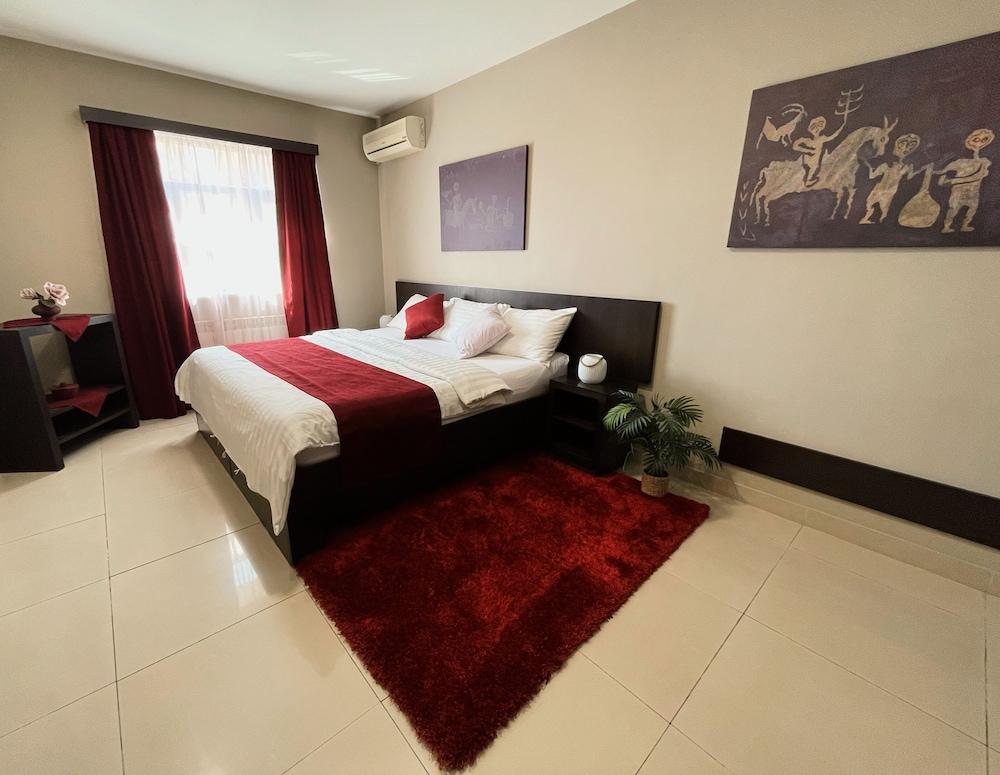 Hotel Meg Γιερεβάν Εξωτερικό φωτογραφία