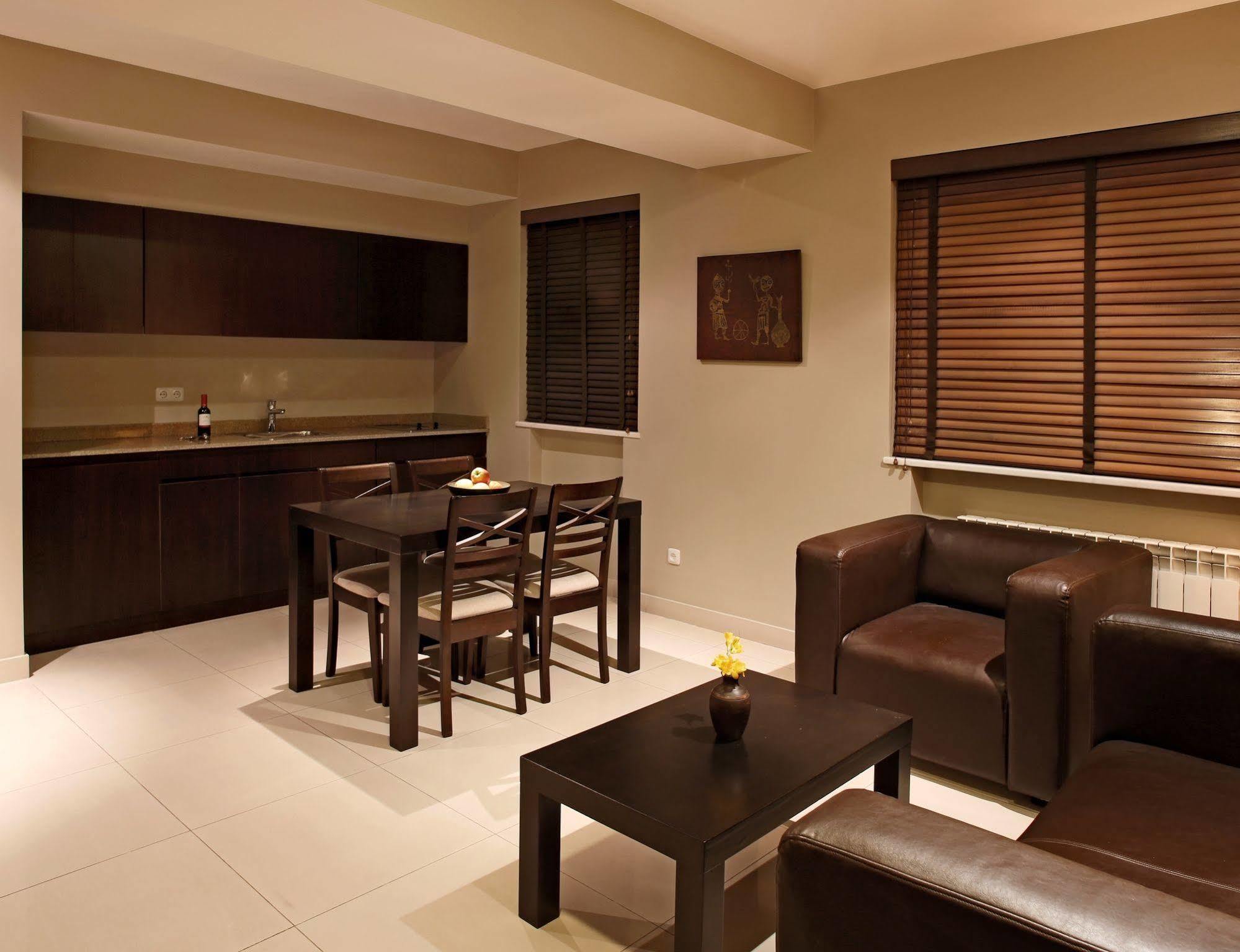Hotel Meg Γιερεβάν Εξωτερικό φωτογραφία