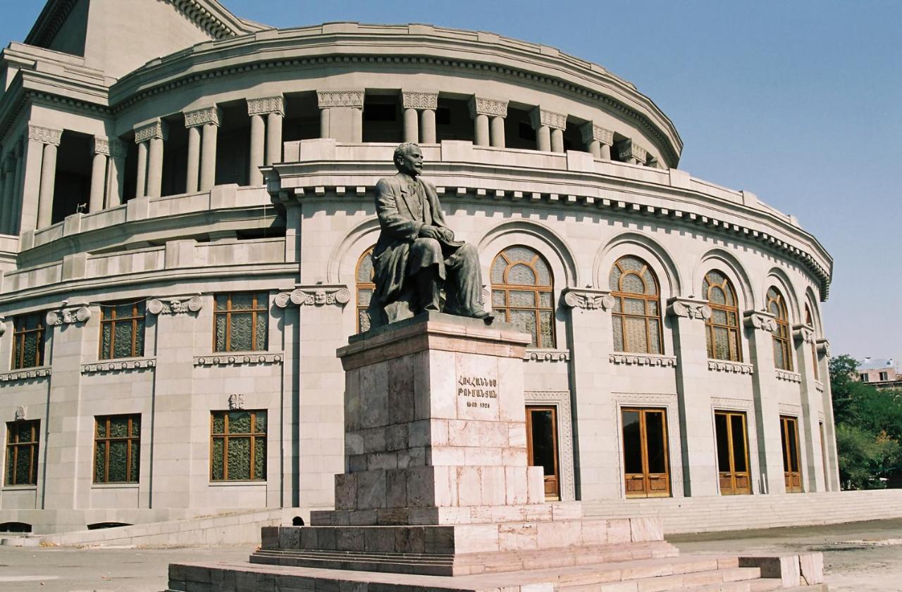 Hotel Meg Γιερεβάν Εξωτερικό φωτογραφία